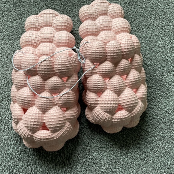 New croc style slipper in light pink - Picture 2 of 5